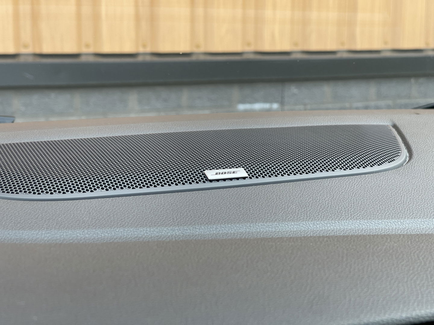 Renault Mégane 1.2 TCe Bose | Sfeerverlichting | Lane Assist | Dodehoeksensor | Head-Up Display | Trekhaak | Camera | Automatisch Inparkeren | Navigatie | Massage Stoel | DAB |