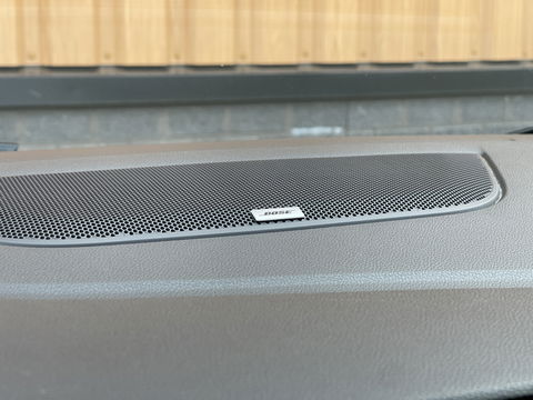 Renault Mégane 1.2 TCe Bose | Sfeerverlichting | Lane Assist | Dodehoeksensor | Head-Up Display | Trekhaak | Camera | Automatisch Inparkeren | Navigatie | Massage Stoel | DAB |