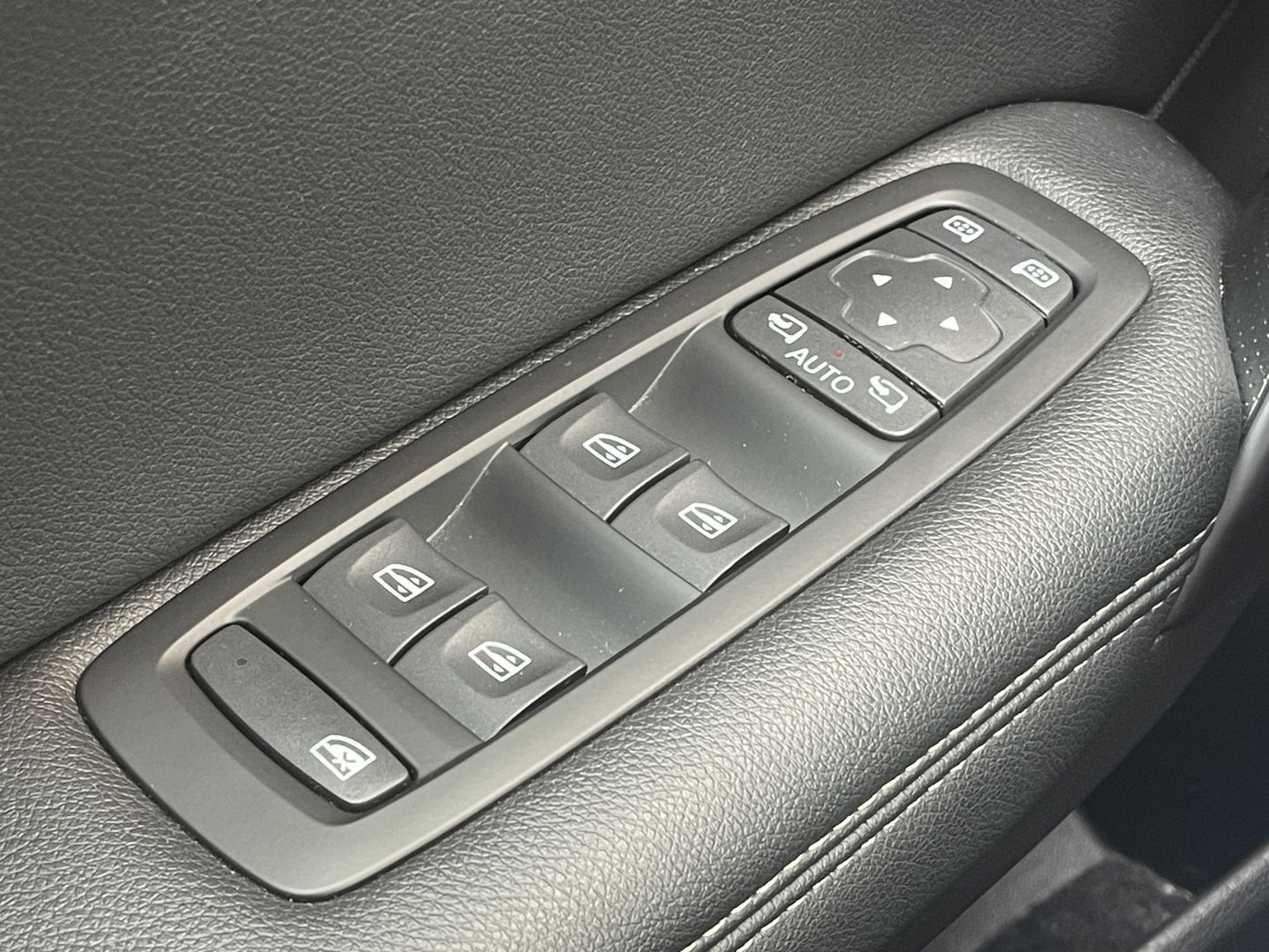 Renault Mégane 1.2 TCe Bose | Sfeerverlichting | Lane Assist | Dodehoeksensor | Head-Up Display | Trekhaak | Camera | Automatisch Inparkeren | Navigatie | Massage Stoel | DAB |