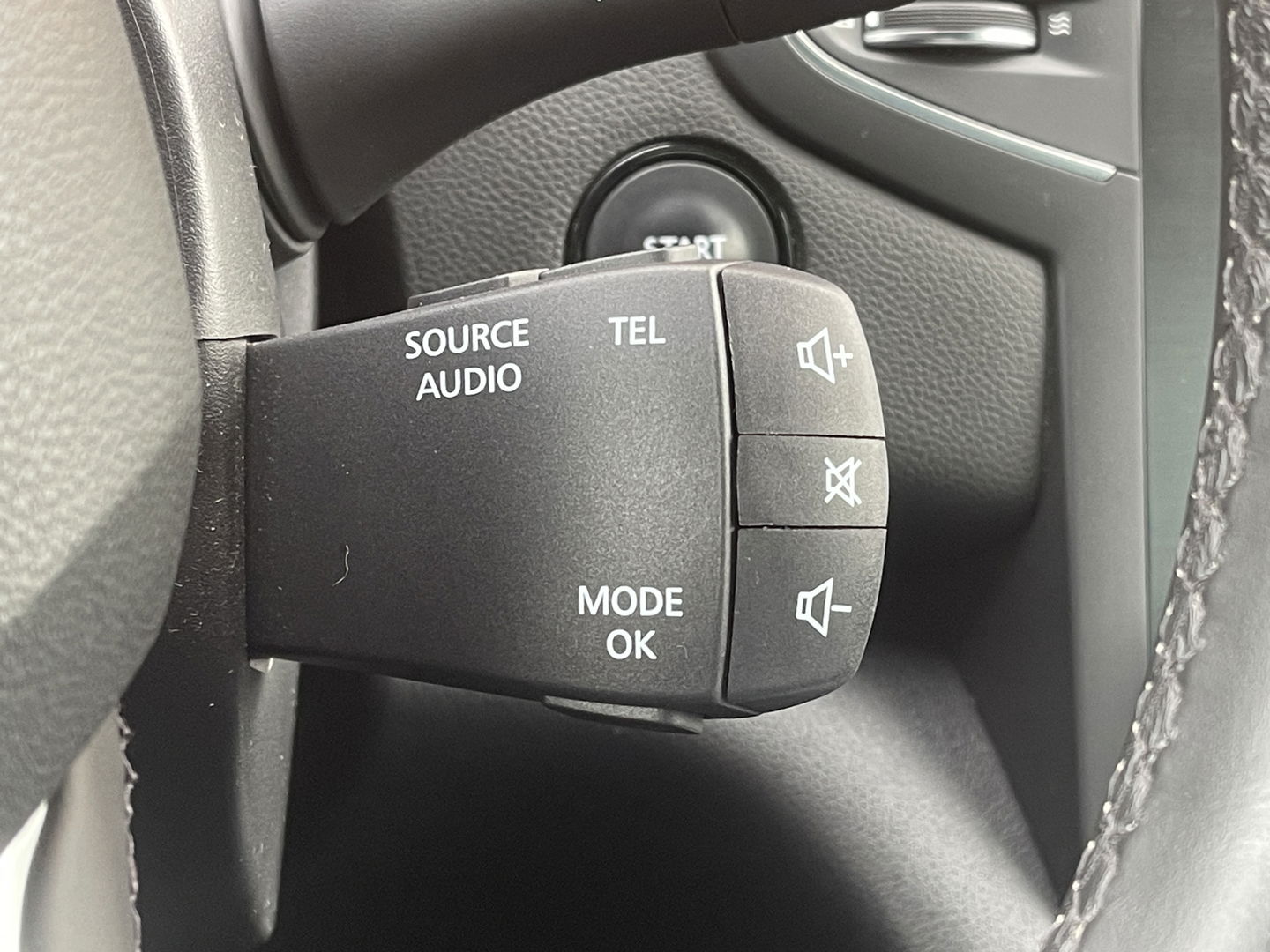 Renault Mégane 1.2 TCe Bose | Sfeerverlichting | Lane Assist | Dodehoeksensor | Head-Up Display | Trekhaak | Camera | Automatisch Inparkeren | Navigatie | Massage Stoel | DAB |