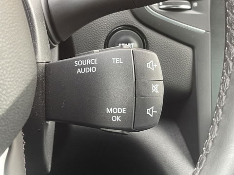 Renault Mégane 1.2 TCe Bose | Sfeerverlichting | Lane Assist | Dodehoeksensor | Head-Up Display | Trekhaak | Camera | Automatisch Inparkeren | Navigatie | Massage Stoel | DAB |