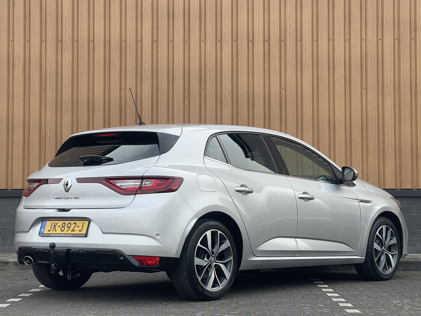 Renault Mégane 1.2 TCe Bose | Sfeerverlichting | Lane Assist | Dodehoeksensor | Head-Up Display | Trekhaak | Camera | Automatisch Inparkeren | Navigatie | Massage Stoel | DAB |