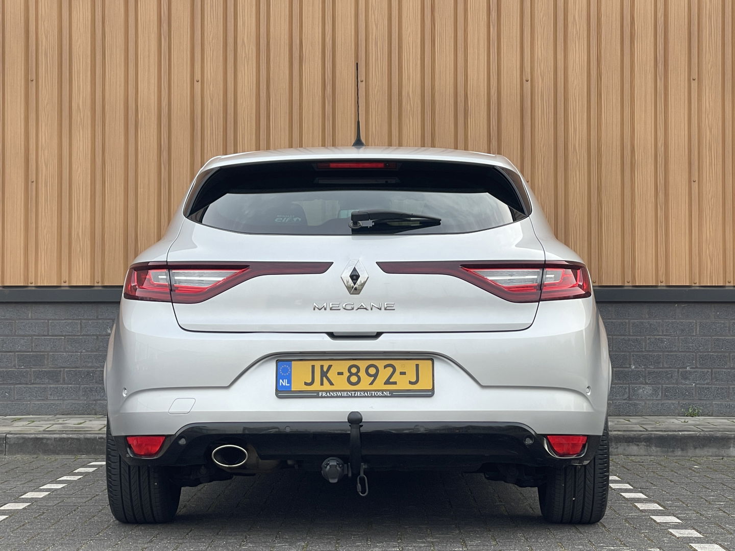 Renault Mégane 1.2 TCe Bose | Sfeerverlichting | Lane Assist | Dodehoeksensor | Head-Up Display | Trekhaak | Camera | Automatisch Inparkeren | Navigatie | Massage Stoel | DAB |