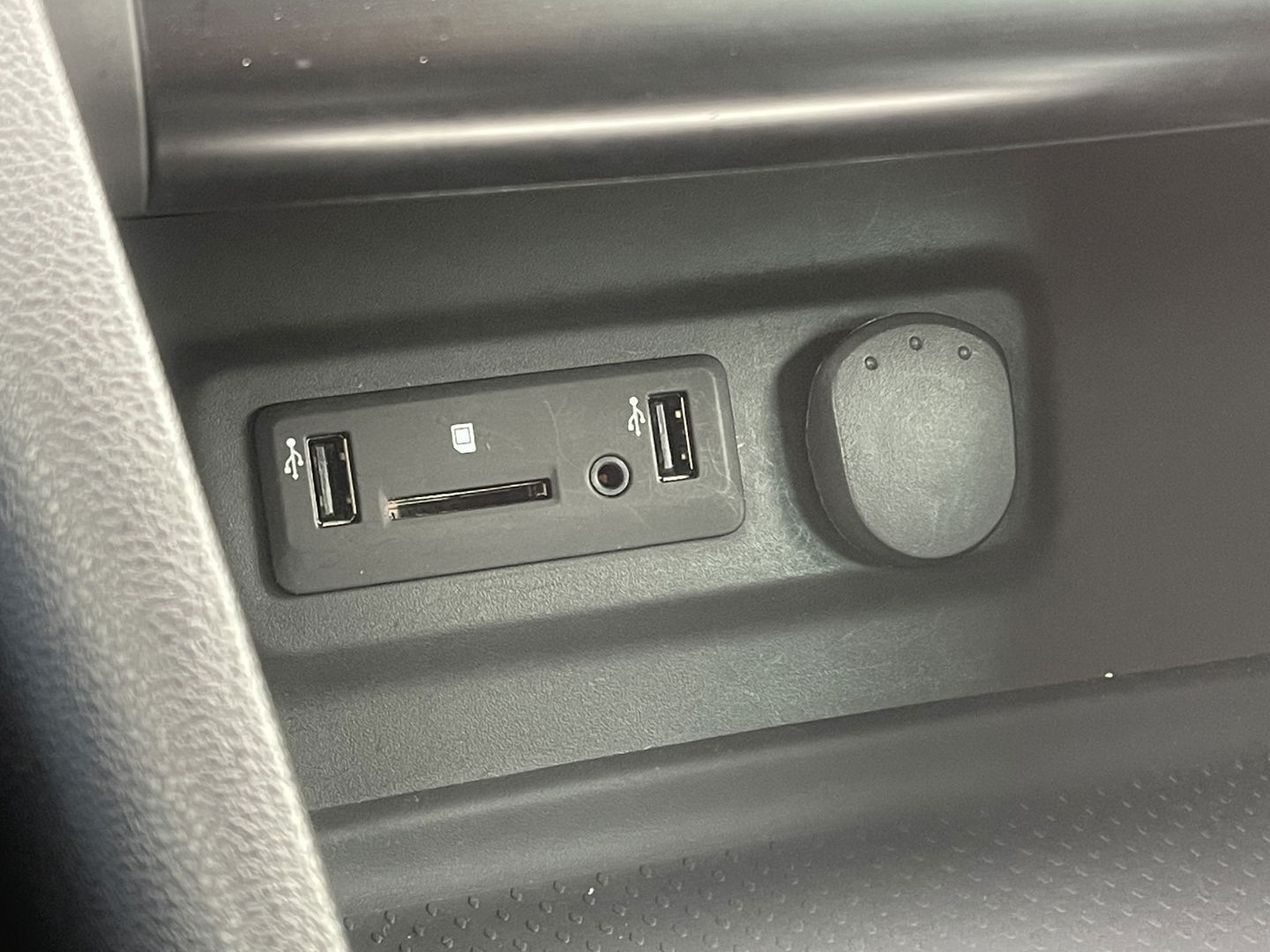 Renault Mégane 1.2 TCe Bose | Sfeerverlichting | Lane Assist | Dodehoeksensor | Head-Up Display | Trekhaak | Camera | Automatisch Inparkeren | Navigatie | Massage Stoel | DAB |