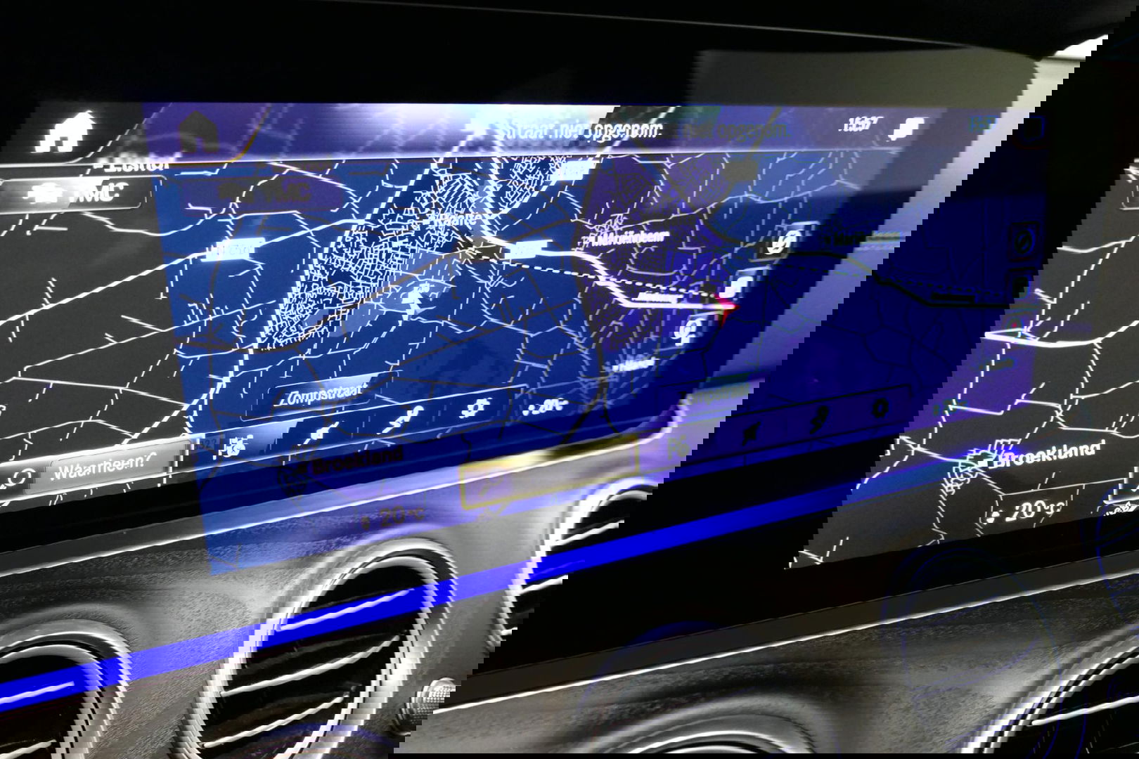 Mercedes-Benz E-Klasse 300 e AMG Line / E63 AMG Diffuser / Panamericana Grill / Panoramadak / Burmester Surround Sound / Rondomzichtcamera / Deels elektr. verstelbare voorstoelen / Ambienteverlichting / Stoelverwarming / Apple Carplay - Android Auto / 20'' LMV / Trekhaak (zwenk