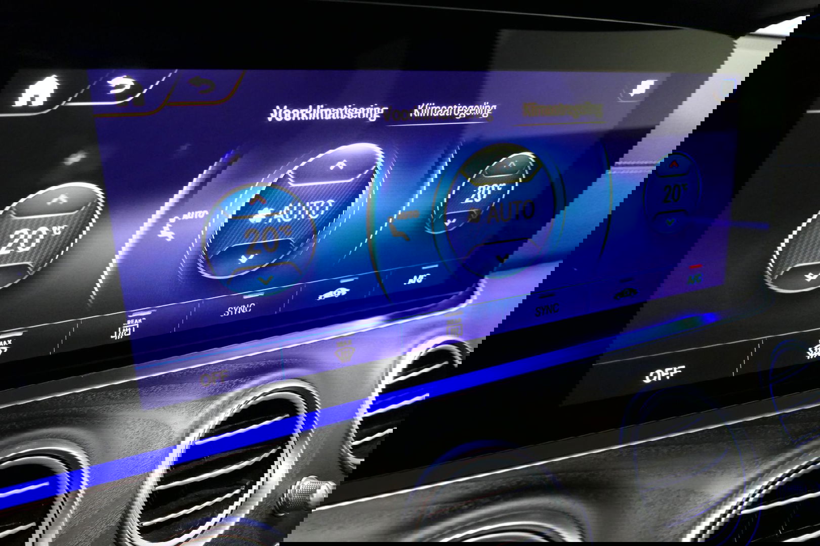 Mercedes-Benz E-Klasse 300 e AMG Line / E63 AMG Diffuser / Panamericana Grill / Panoramadak / Burmester Surround Sound / Rondomzichtcamera / Deels elektr. verstelbare voorstoelen / Ambienteverlichting / Stoelverwarming / Apple Carplay - Android Auto / 20'' LMV / Trekhaak (zwenk