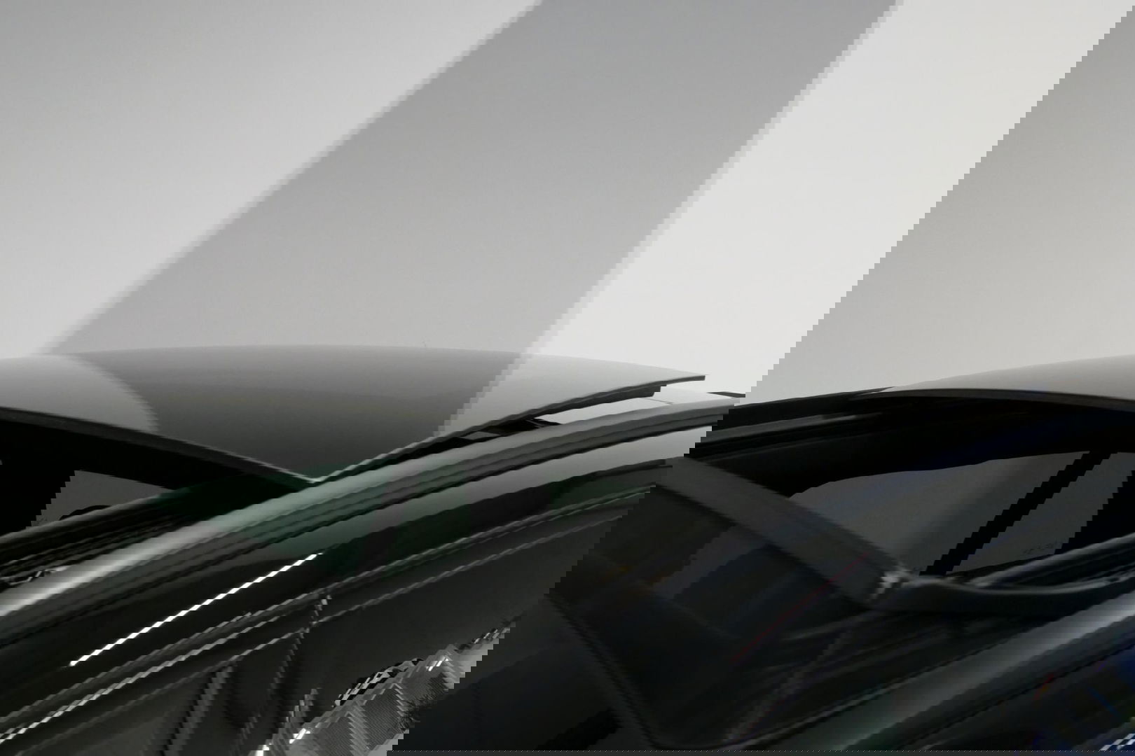 Mercedes-Benz E-Klasse 300 e AMG Line / E63 AMG Diffuser / Panamericana Grill / Panoramadak / Burmester Surround Sound / Rondomzichtcamera / Deels elektr. verstelbare voorstoelen / Ambienteverlichting / Stoelverwarming / Apple Carplay - Android Auto / 20'' LMV / Trekhaak (zwenk