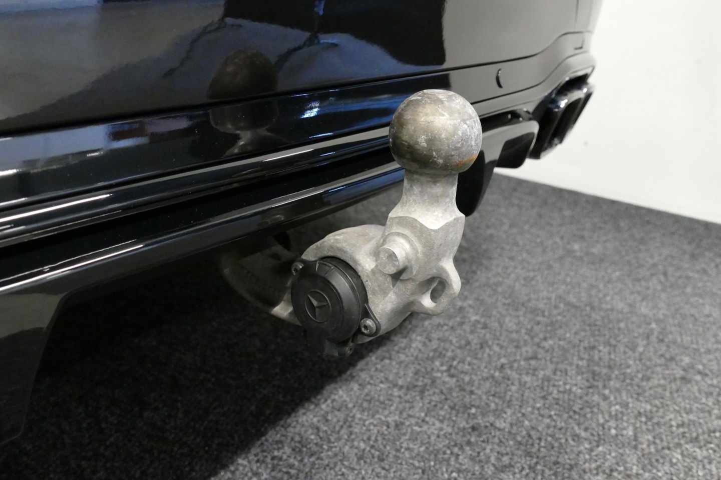 Mercedes-Benz E-Klasse 300 e AMG Line / E63 AMG Diffuser / Panamericana Grill / Panoramadak / Burmester Surround Sound / Rondomzichtcamera / Deels elektr. verstelbare voorstoelen / Ambienteverlichting / Stoelverwarming / Apple Carplay - Android Auto / 20'' LMV / Trekhaak (zwenk