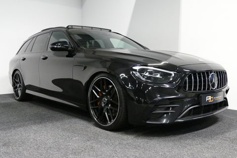 Mercedes-Benz E-Klasse 300 e AMG Line / E63 AMG Diffuser / Panamericana Grill / Panoramadak / Burmester Surround Sound / Rondomzichtcamera / Deels elektr. verstelbare voorstoelen / Ambienteverlichting / Stoelverwarming / Apple Carplay - Android Auto / 20'' LMV / Trekhaak (zwenk