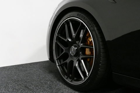 Mercedes-Benz E-Klasse 300 e AMG Line / E63 AMG Diffuser / Panamericana Grill / Panoramadak / Burmester Surround Sound / Rondomzichtcamera / Deels elektr. verstelbare voorstoelen / Ambienteverlichting / Stoelverwarming / Apple Carplay - Android Auto / 20'' LMV / Trekhaak (zwenk