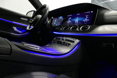 Mercedes-Benz E-Klasse 300 e AMG Line / E63 AMG Diffuser / Panamericana Grill / Panoramadak / Burmester Surround Sound / Rondomzichtcamera / Deels elektr. verstelbare voorstoelen / Ambienteverlichting / Stoelverwarming / Apple Carplay - Android Auto / 20'' LMV / Trekhaak (zwenk