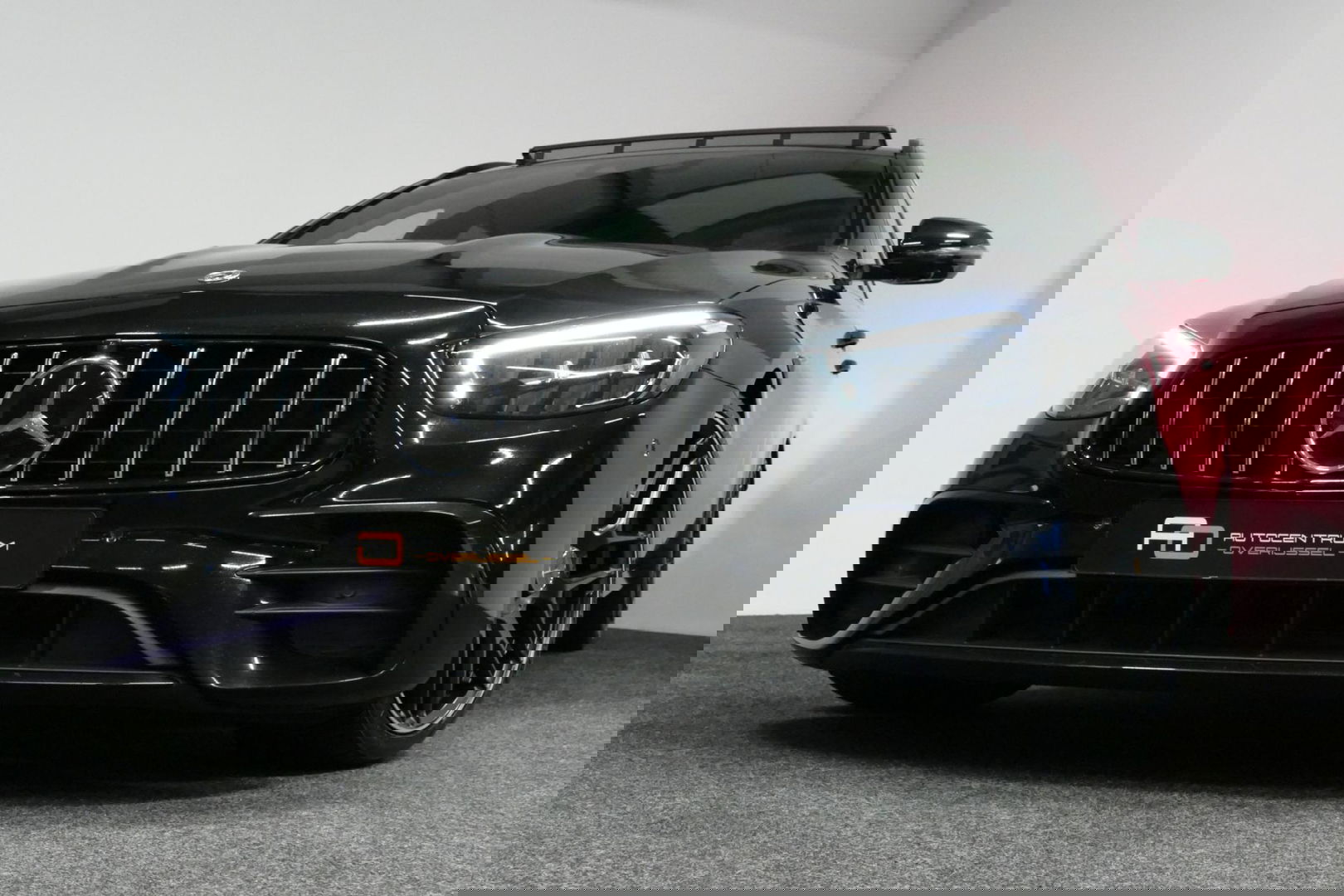 Mercedes-Benz E-Klasse 300 e AMG Line / E63 AMG Diffuser / Panamericana Grill / Panoramadak / Burmester Surround Sound / Rondomzichtcamera / Deels elektr. verstelbare voorstoelen / Ambienteverlichting / Stoelverwarming / Apple Carplay - Android Auto / 20'' LMV / Trekhaak (zwenk