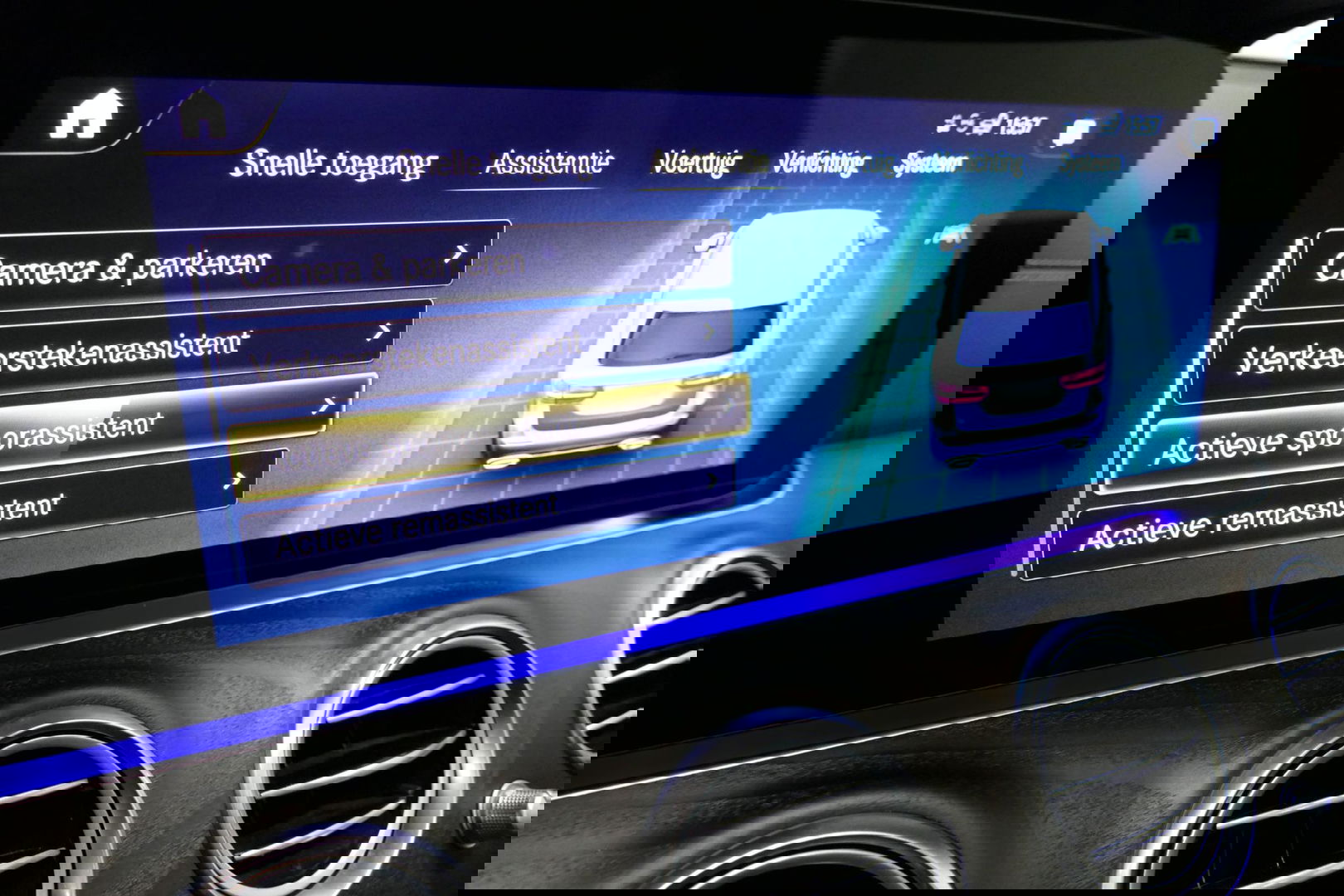 Mercedes-Benz E-Klasse 300 e AMG Line / E63 AMG Diffuser / Panamericana Grill / Panoramadak / Burmester Surround Sound / Rondomzichtcamera / Deels elektr. verstelbare voorstoelen / Ambienteverlichting / Stoelverwarming / Apple Carplay - Android Auto / 20'' LMV / Trekhaak (zwenk