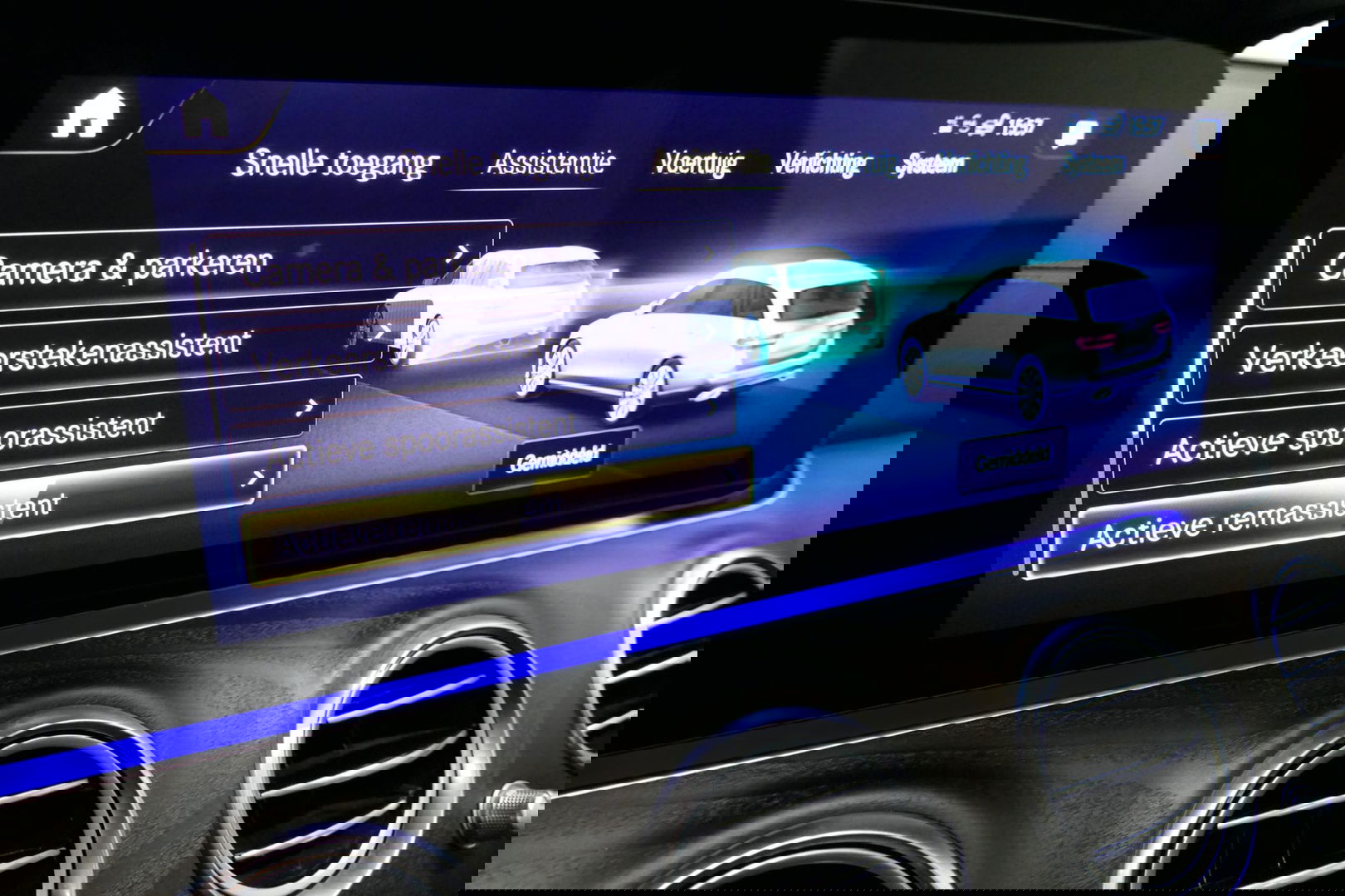 Mercedes-Benz E-Klasse 300 e AMG Line / E63 AMG Diffuser / Panamericana Grill / Panoramadak / Burmester Surround Sound / Rondomzichtcamera / Deels elektr. verstelbare voorstoelen / Ambienteverlichting / Stoelverwarming / Apple Carplay - Android Auto / 20'' LMV / Trekhaak (zwenk