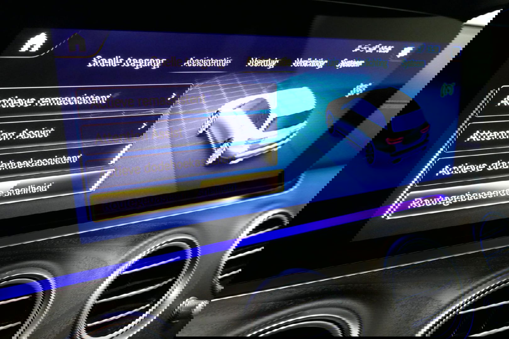 Mercedes-Benz E-Klasse 300 e AMG Line / E63 AMG Diffuser / Panamericana Grill / Panoramadak / Burmester Surround Sound / Rondomzichtcamera / Deels elektr. verstelbare voorstoelen / Ambienteverlichting / Stoelverwarming / Apple Carplay - Android Auto / 20'' LMV / Trekhaak (zwenk