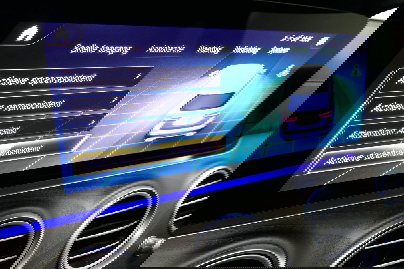 Mercedes-Benz E-Klasse 300 e AMG Line / E63 AMG Diffuser / Panamericana Grill / Panoramadak / Burmester Surround Sound / Rondomzichtcamera / Deels elektr. verstelbare voorstoelen / Ambienteverlichting / Stoelverwarming / Apple Carplay - Android Auto / 20'' LMV / Trekhaak (zwenk