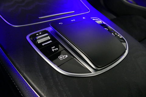 Mercedes-Benz E-Klasse 300 e AMG Line / E63 AMG Diffuser / Panamericana Grill / Panoramadak / Burmester Surround Sound / Rondomzichtcamera / Deels elektr. verstelbare voorstoelen / Ambienteverlichting / Stoelverwarming / Apple Carplay - Android Auto / 20'' LMV / Trekhaak (zwenk