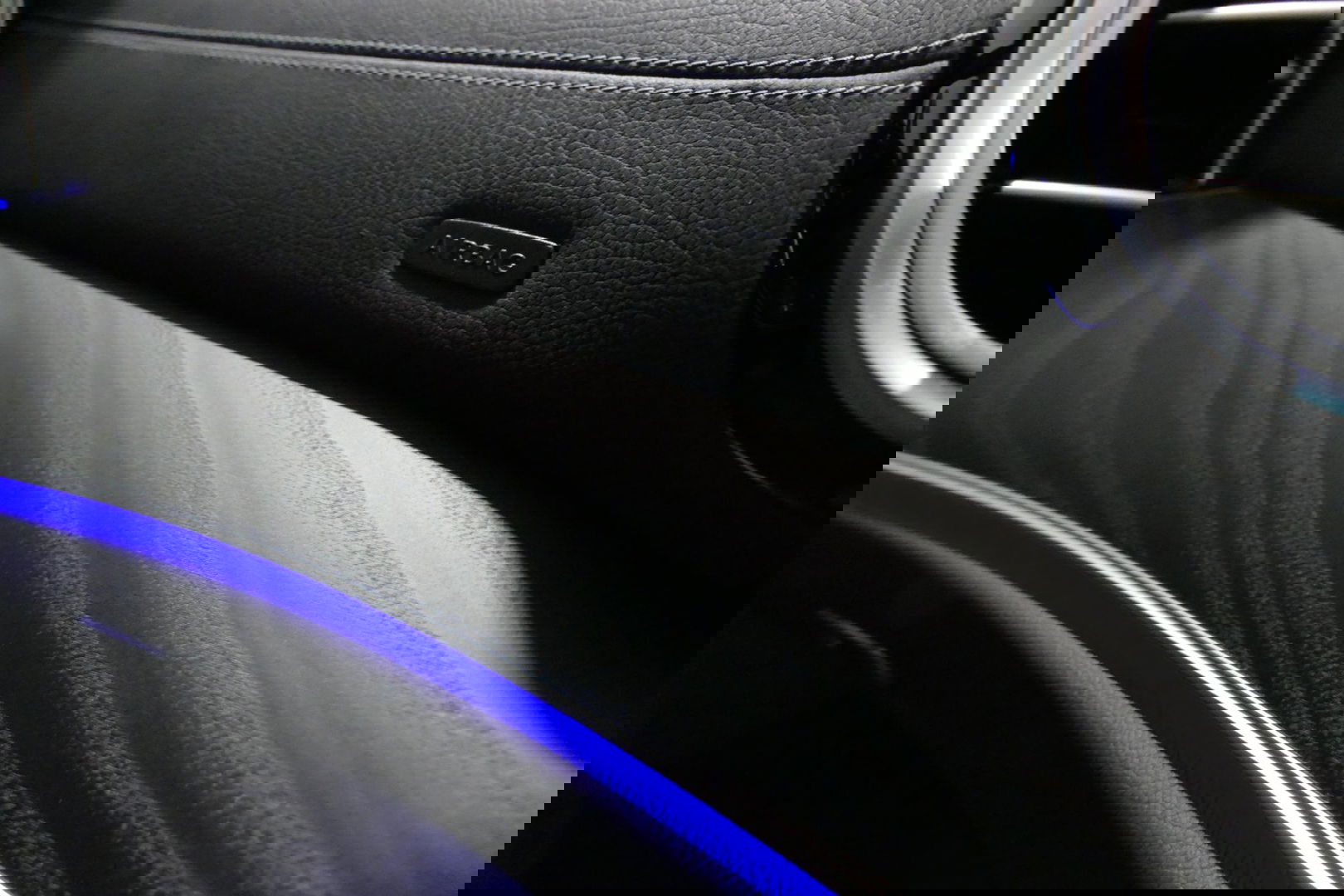 Mercedes-Benz E-Klasse 300 e AMG Line / E63 AMG Diffuser / Panamericana Grill / Panoramadak / Burmester Surround Sound / Rondomzichtcamera / Deels elektr. verstelbare voorstoelen / Ambienteverlichting / Stoelverwarming / Apple Carplay - Android Auto / 20'' LMV / Trekhaak (zwenk