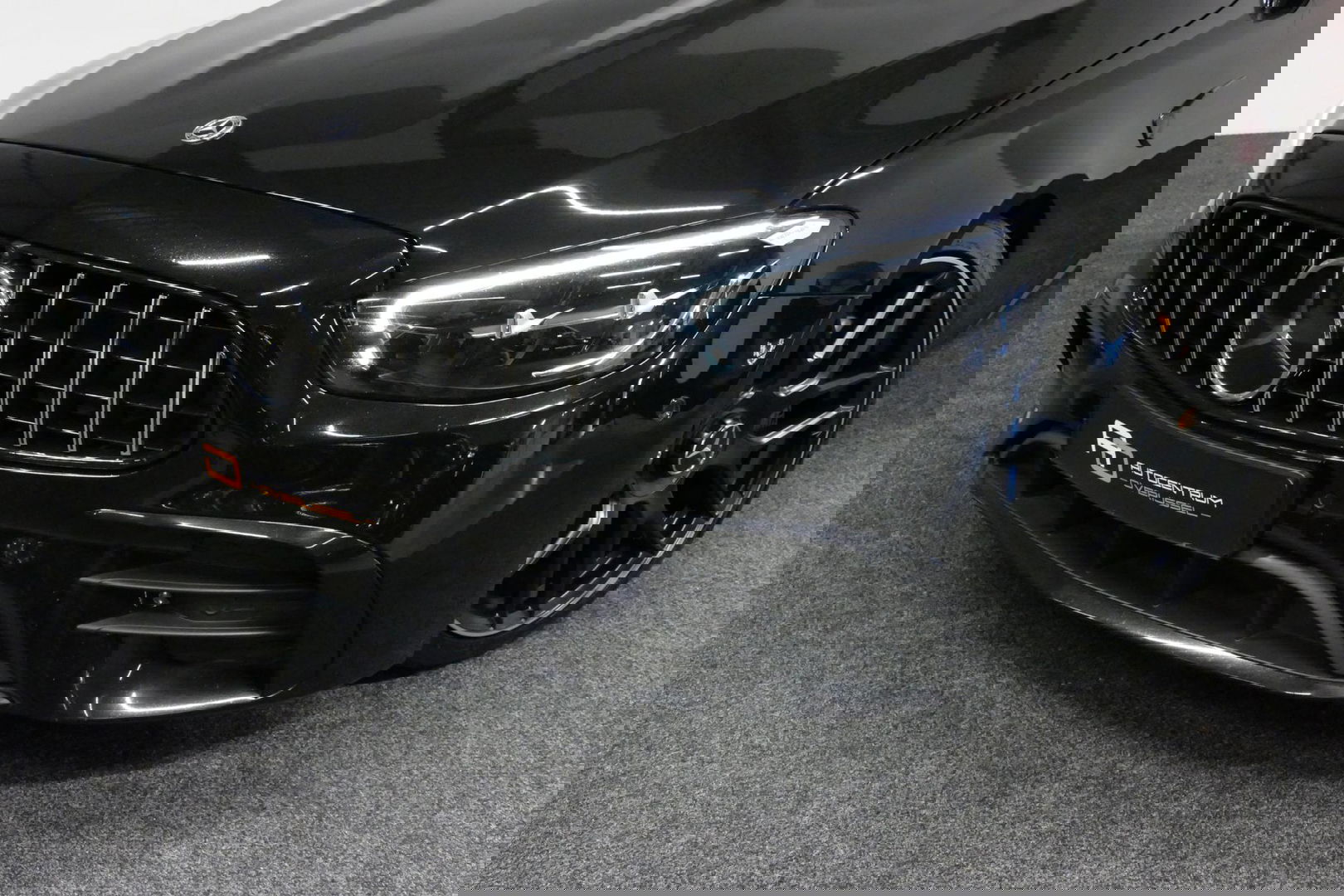 Mercedes-Benz E-Klasse 300 e AMG Line / E63 AMG Diffuser / Panamericana Grill / Panoramadak / Burmester Surround Sound / Rondomzichtcamera / Deels elektr. verstelbare voorstoelen / Ambienteverlichting / Stoelverwarming / Apple Carplay - Android Auto / 20'' LMV / Trekhaak (zwenk