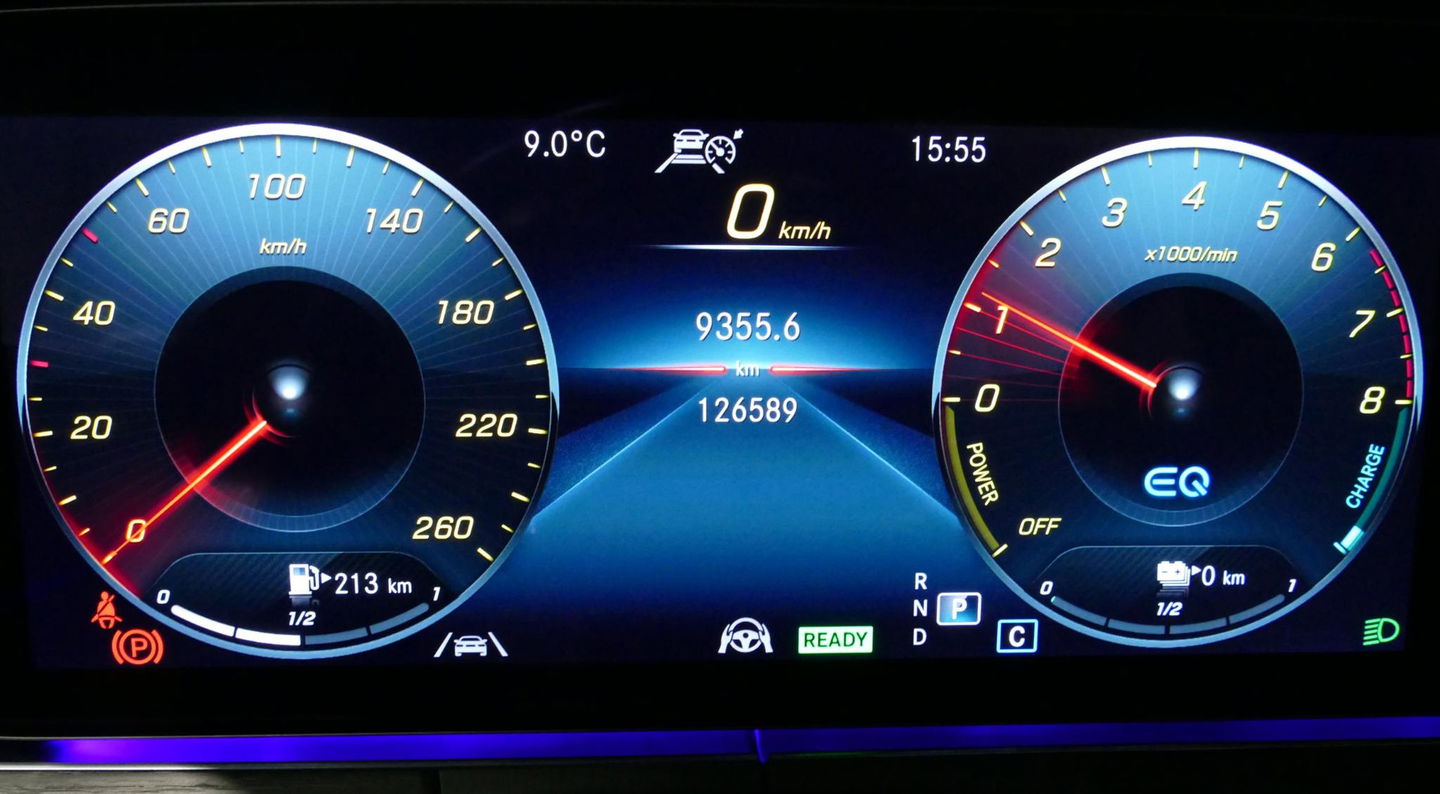 Mercedes-Benz E-Klasse 300 e AMG Line / E63 AMG Diffuser / Panamericana Grill / Panoramadak / Burmester Surround Sound / Rondomzichtcamera / Deels elektr. verstelbare voorstoelen / Ambienteverlichting / Stoelverwarming / Apple Carplay - Android Auto / 20'' LMV / Trekhaak (zwenk