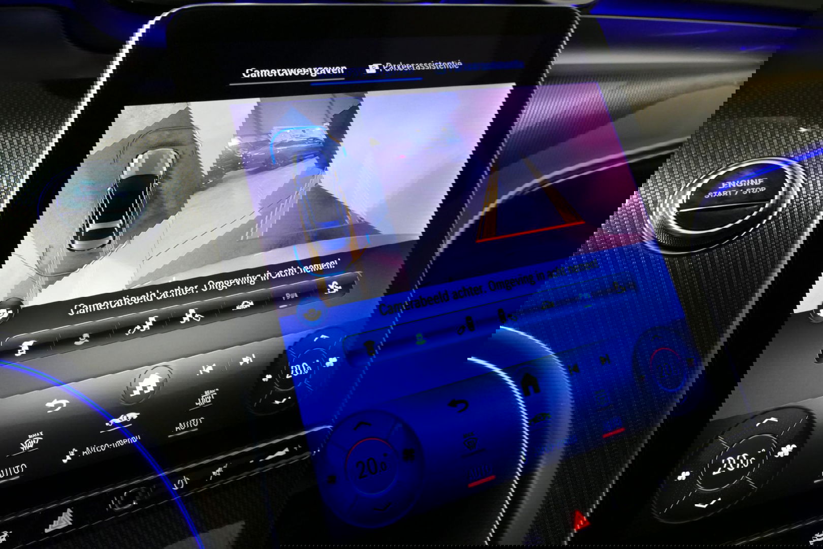 Mercedes-Benz C-Klasse 300 e AMG Line / C63s AMG Diffuser / Panamericana Grille / Panoramadak / Elektr. verstelbare voorstoelen + memory / Digital Light (Laser) / Stoelverwarming / Ambienteverlichting Plus / Apple Carplay - Android Auto / Rondomzichtcamera / HUD / 20'' LMV / Ac