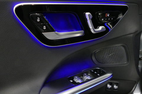 Mercedes-Benz C-Klasse 300 e AMG Line / C63s AMG Diffuser / Panamericana Grille / Panoramadak / Elektr. verstelbare voorstoelen + memory / Digital Light (Laser) / Stoelverwarming / Ambienteverlichting Plus / Apple Carplay - Android Auto / Rondomzichtcamera / HUD / 20'' LMV / Ac