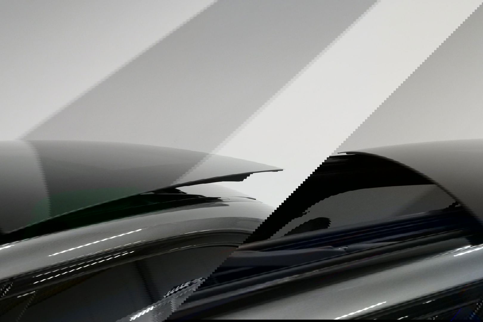 Mercedes-Benz C-Klasse 300 e AMG Line / C63s AMG Diffuser / Panamericana Grille / Panoramadak / Elektr. verstelbare voorstoelen + memory / Digital Light (Laser) / Stoelverwarming / Ambienteverlichting Plus / Apple Carplay - Android Auto / Rondomzichtcamera / HUD / 20'' LMV / Ac