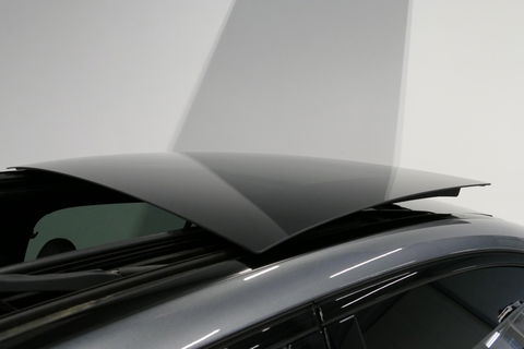 Mercedes-Benz C-Klasse 300 e AMG Line / C63s AMG Diffuser / Panamericana Grille / Panoramadak / Elektr. verstelbare voorstoelen + memory / Digital Light (Laser) / Stoelverwarming / Ambienteverlichting Plus / Apple Carplay - Android Auto / Rondomzichtcamera / HUD / 20'' LMV / Ac