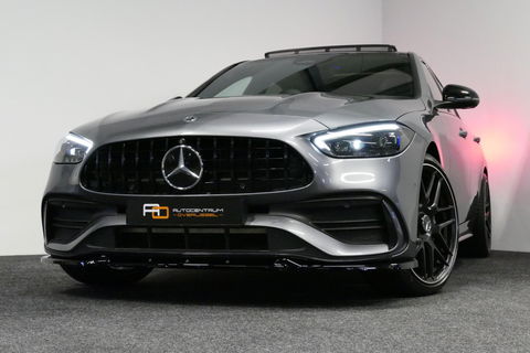 Mercedes-Benz C-Klasse 300 e AMG Line / C63s AMG Diffuser / Panamericana Grille / Panoramadak / Elektr. verstelbare voorstoelen + memory / Digital Light (Laser) / Stoelverwarming / Ambienteverlichting Plus / Apple Carplay - Android Auto / Rondomzichtcamera / HUD / 20'' LMV / Ac
