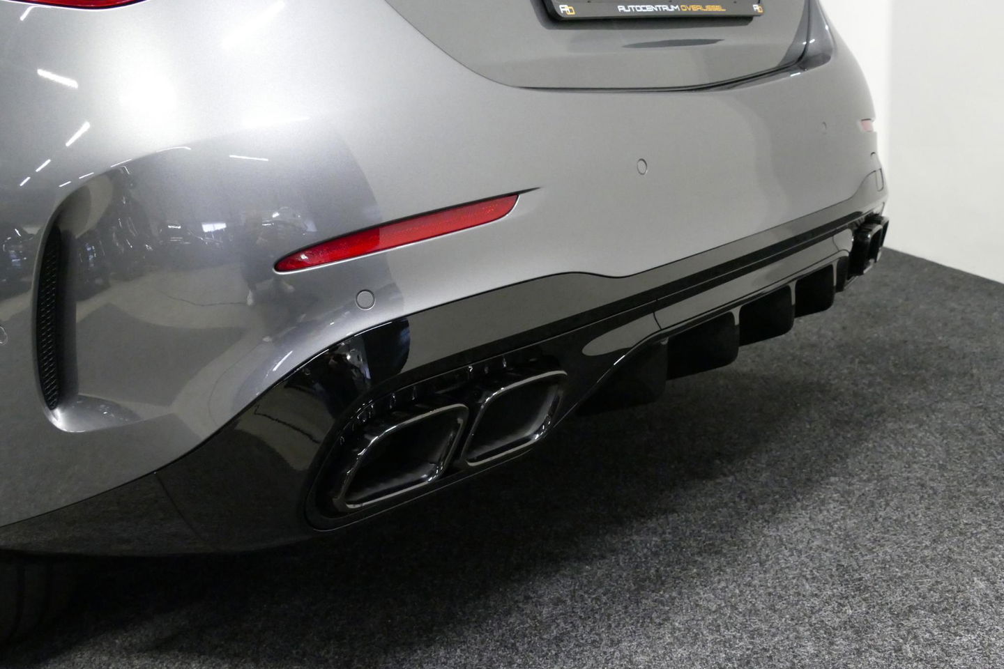 Mercedes-Benz C-Klasse 300 e AMG Line / C63s AMG Diffuser / Panamericana Grille / Panoramadak / Elektr. verstelbare voorstoelen + memory / Digital Light (Laser) / Stoelverwarming / Ambienteverlichting Plus / Apple Carplay - Android Auto / Rondomzichtcamera / HUD / 20'' LMV / Ac