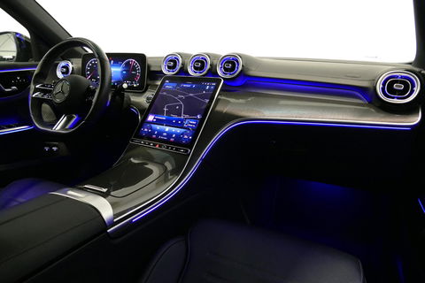 Mercedes-Benz C-Klasse 300 e AMG Line / C63s AMG Diffuser / Panamericana Grille / Panoramadak / Elektr. verstelbare voorstoelen + memory / Digital Light (Laser) / Stoelverwarming / Ambienteverlichting Plus / Apple Carplay - Android Auto / Rondomzichtcamera / HUD / 20'' LMV / Ac