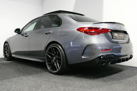Mercedes-Benz C-Klasse 300 e AMG Line / C63s AMG Diffuser / Panamericana Grille / Panoramadak / Elektr. verstelbare voorstoelen + memory / Digital Light (Laser) / Stoelverwarming / Ambienteverlichting Plus / Apple Carplay - Android Auto / Rondomzichtcamera / HUD / 20'' LMV / Ac