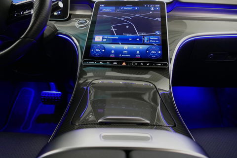 Mercedes-Benz C-Klasse 300 e AMG Line / C63s AMG Diffuser / Panamericana Grille / Panoramadak / Elektr. verstelbare voorstoelen + memory / Digital Light (Laser) / Stoelverwarming / Ambienteverlichting Plus / Apple Carplay - Android Auto / Rondomzichtcamera / HUD / 20'' LMV / Ac