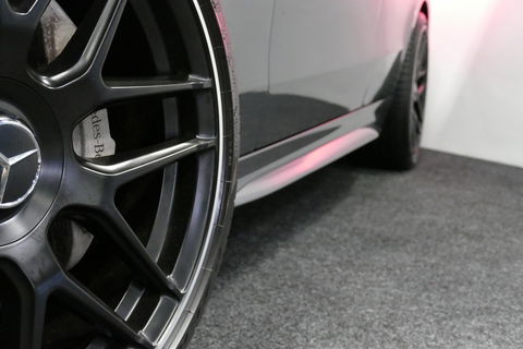 Mercedes-Benz C-Klasse 300 e AMG Line / C63s AMG Diffuser / Panamericana Grille / Panoramadak / Elektr. verstelbare voorstoelen + memory / Digital Light (Laser) / Stoelverwarming / Ambienteverlichting Plus / Apple Carplay - Android Auto / Rondomzichtcamera / HUD / 20'' LMV / Ac