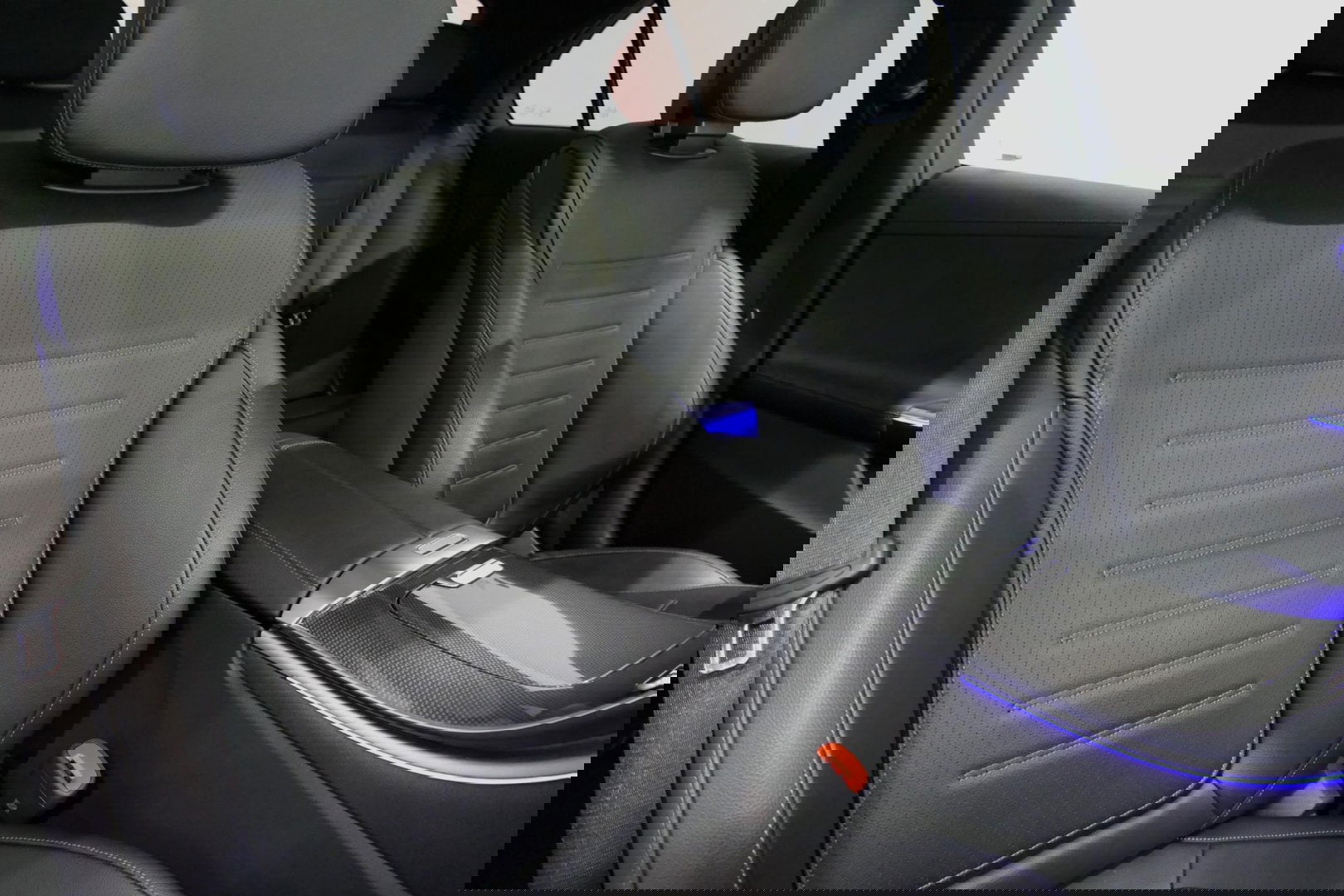 Mercedes-Benz C-Klasse 300 e AMG Line / C63s AMG Diffuser / Panamericana Grille / Panoramadak / Elektr. verstelbare voorstoelen + memory / Digital Light (Laser) / Stoelverwarming / Ambienteverlichting Plus / Apple Carplay - Android Auto / Rondomzichtcamera / HUD / 20'' LMV / Ac