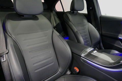 Mercedes-Benz C-Klasse 300 e AMG Line / C63s AMG Diffuser / Panamericana Grille / Panoramadak / Elektr. verstelbare voorstoelen + memory / Digital Light (Laser) / Stoelverwarming / Ambienteverlichting Plus / Apple Carplay - Android Auto / Rondomzichtcamera / HUD / 20'' LMV / Ac