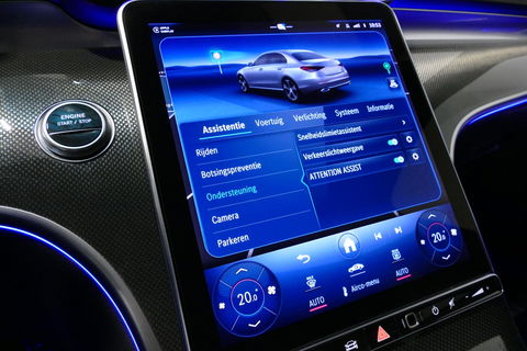 Mercedes-Benz C-Klasse 300 e AMG Line / C63s AMG Diffuser / Panamericana Grille / Panoramadak / Elektr. verstelbare voorstoelen + memory / Digital Light (Laser) / Stoelverwarming / Ambienteverlichting Plus / Apple Carplay - Android Auto / Rondomzichtcamera / HUD / 20'' LMV / Ac