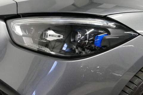 Mercedes-Benz C-Klasse 300 e AMG Line / C63s AMG Diffuser / Panamericana Grille / Panoramadak / Elektr. verstelbare voorstoelen + memory / Digital Light (Laser) / Stoelverwarming / Ambienteverlichting Plus / Apple Carplay - Android Auto / Rondomzichtcamera / HUD / 20'' LMV / Ac