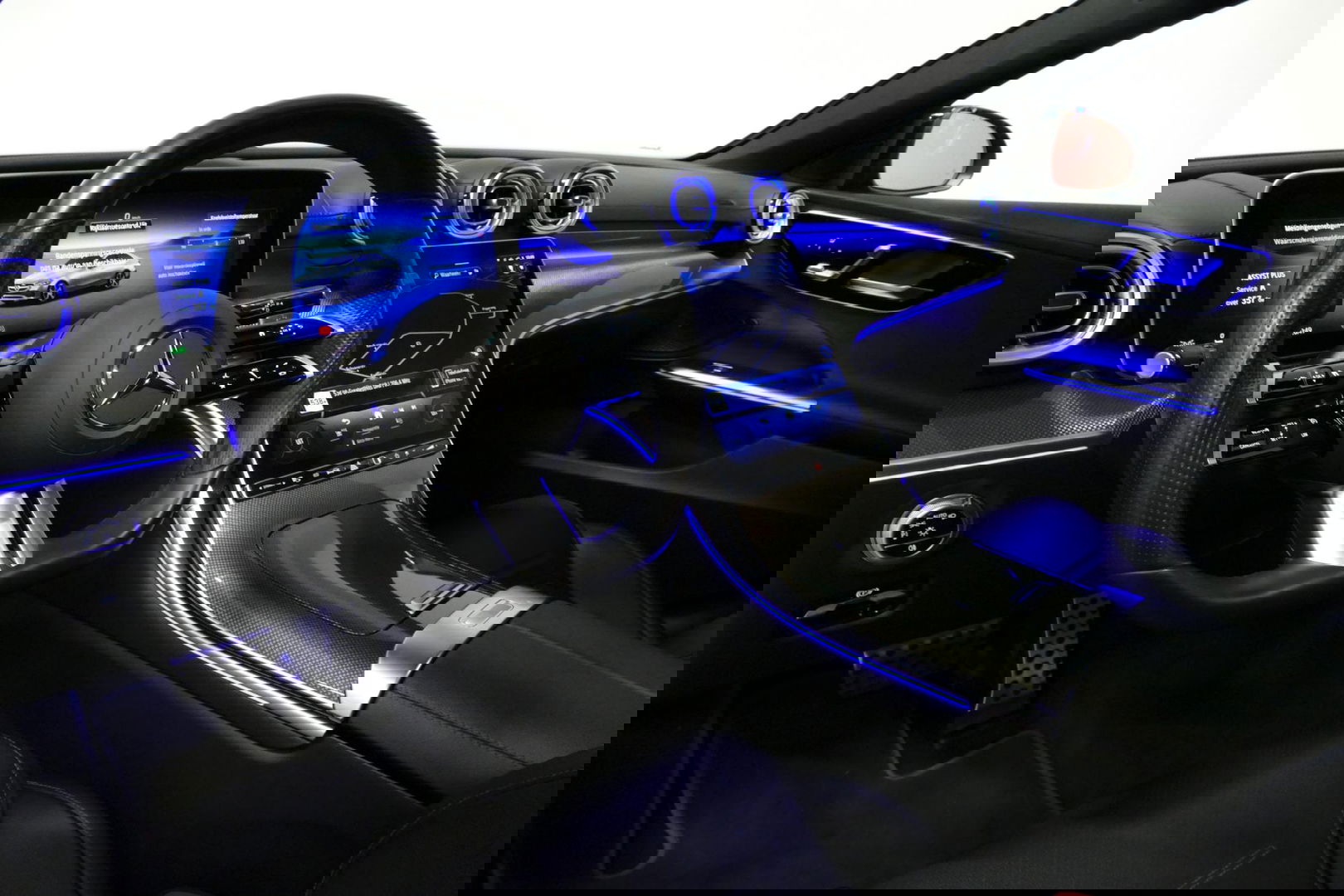 Mercedes-Benz C-Klasse 300 e AMG Line / C63s AMG Diffuser / Panamericana Grille / Panoramadak / Elektr. verstelbare voorstoelen + memory / Digital Light (Laser) / Stoelverwarming / Ambienteverlichting Plus / Apple Carplay - Android Auto / Rondomzichtcamera / HUD / 20'' LMV / Ac