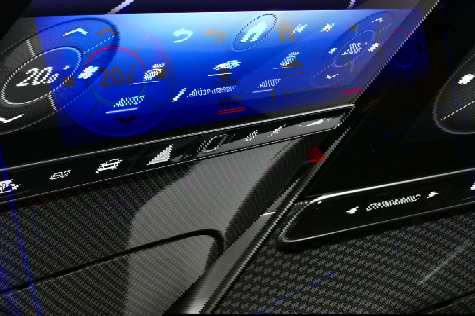 Mercedes-Benz C-Klasse 300 e AMG Line / C63s AMG Diffuser / Panamericana Grille / Panoramadak / Elektr. verstelbare voorstoelen + memory / Digital Light (Laser) / Stoelverwarming / Ambienteverlichting Plus / Apple Carplay - Android Auto / Rondomzichtcamera / HUD / 20'' LMV / Ac