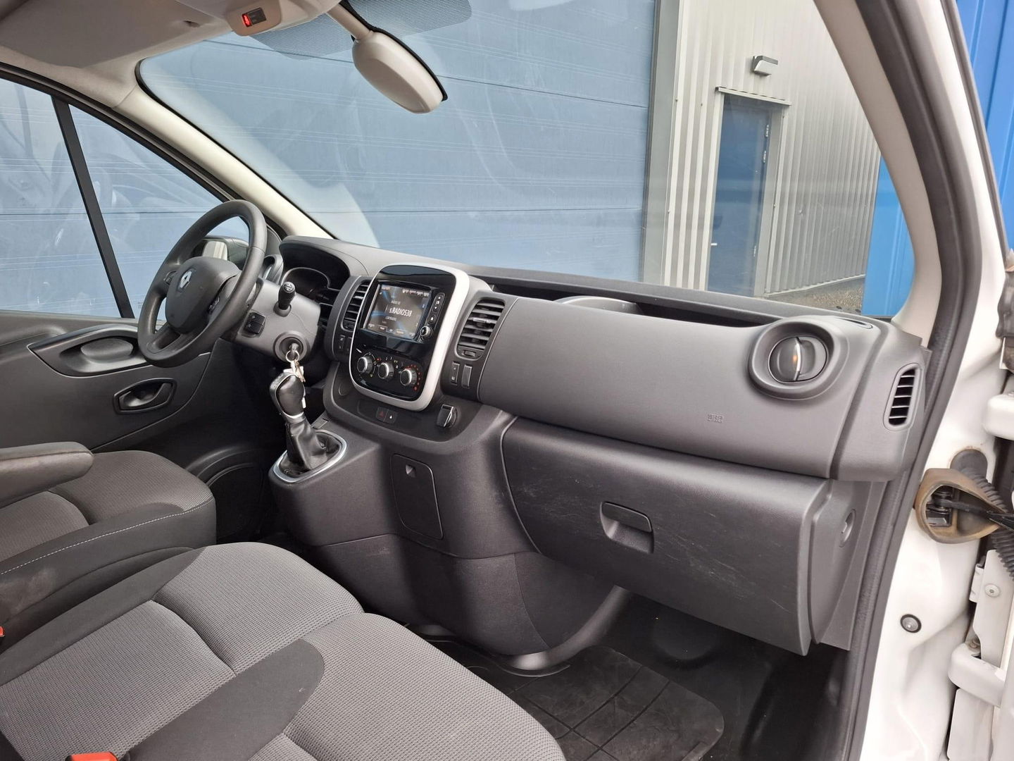 Renault Trafic 2.0 dCi 145 T27 L1H1 Comfort AUTOMAAT / IMPERIAL / NAVI / KASTEN INRICHTING / TREKHAAK