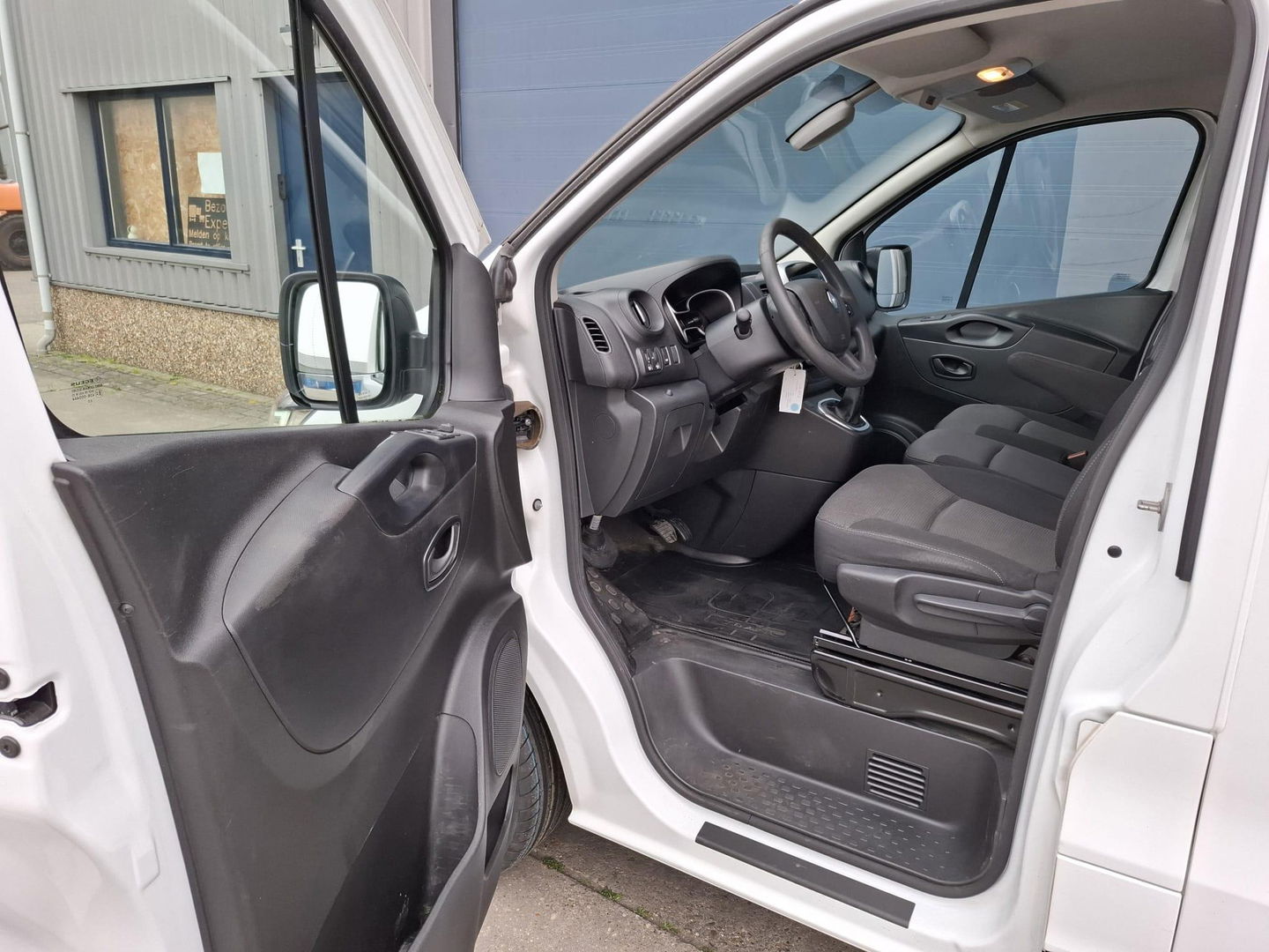 Renault Trafic 2.0 dCi 145 T27 L1H1 Comfort AUTOMAAT / IMPERIAL / NAVI / KASTEN INRICHTING / TREKHAAK
