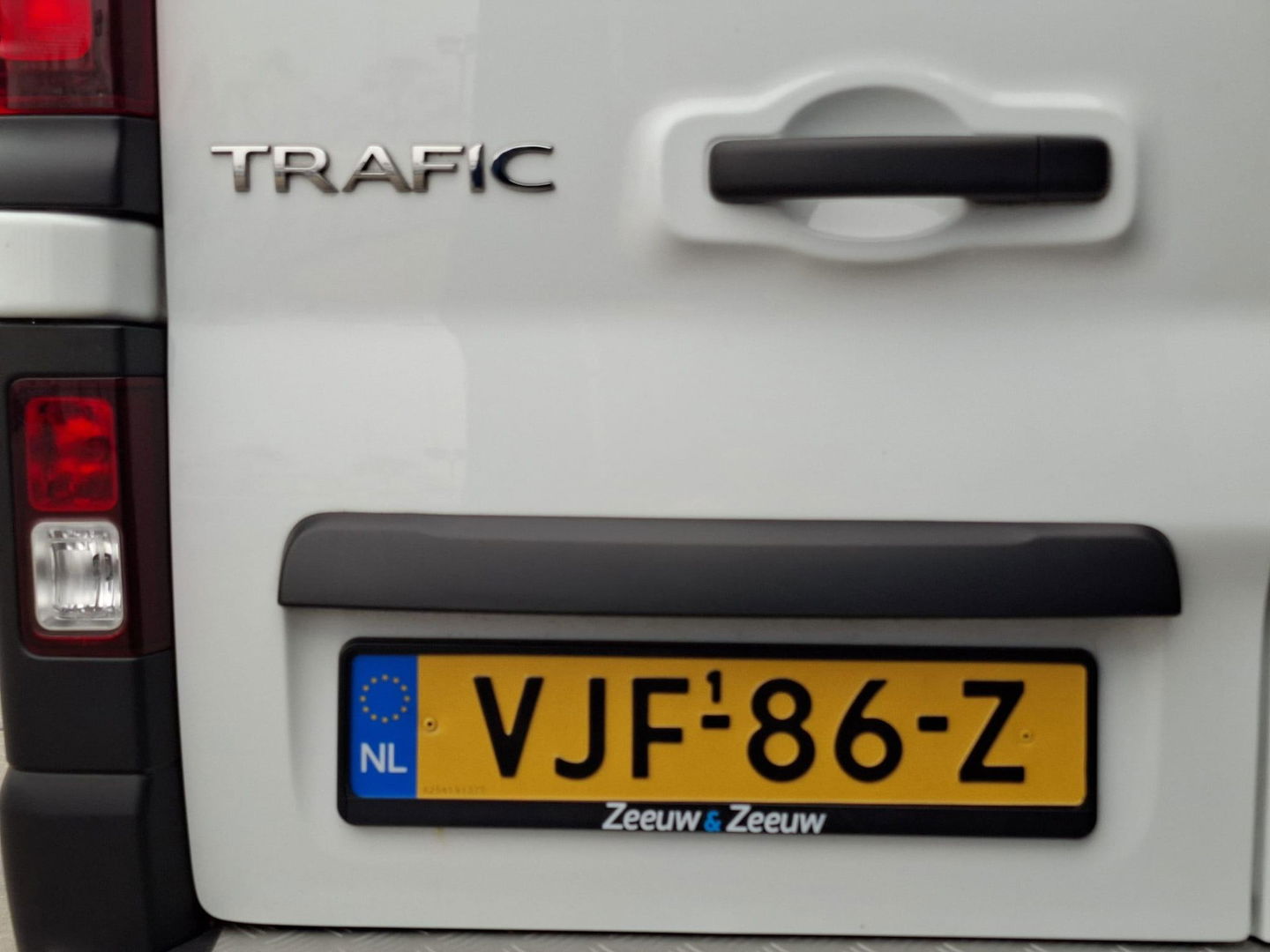 Renault Trafic 2.0 dCi 145 T27 L1H1 Comfort AUTOMAAT / IMPERIAL / NAVI / KASTEN INRICHTING / TREKHAAK