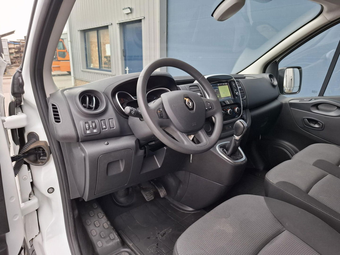 Renault Trafic 2.0 dCi 145 T27 L1H1 Comfort AUTOMAAT / IMPERIAL / NAVI / KASTEN INRICHTING / TREKHAAK