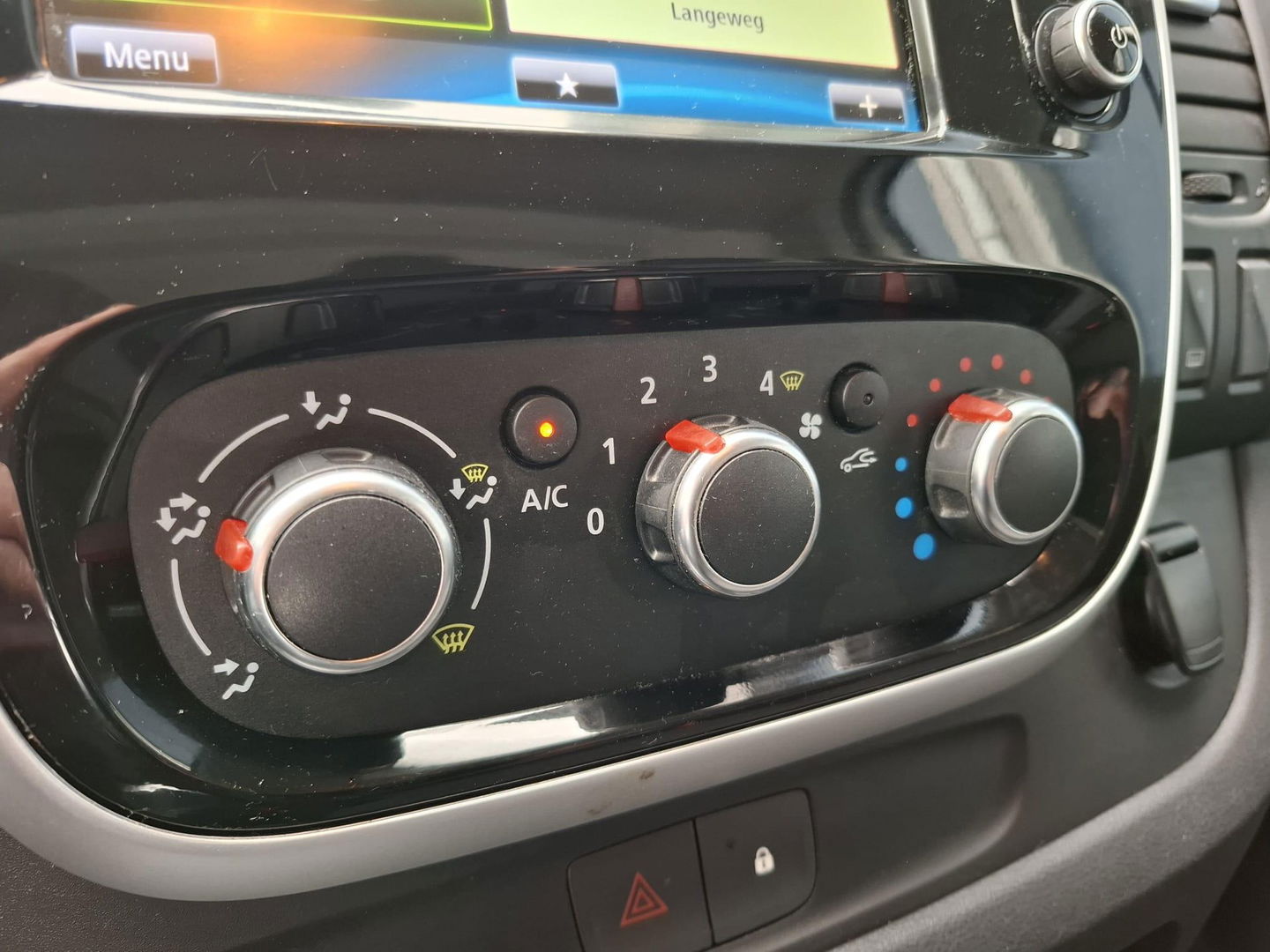 Renault Trafic 2.0 dCi 145 T27 L1H1 Comfort AUTOMAAT / IMPERIAL / NAVI / KASTEN INRICHTING / TREKHAAK