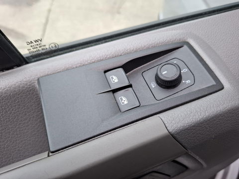 Volkswagen Crafter 35 2.0 TDI L3H3 Comfortline AIRCO / CRUISE CONTROLE / TREKHAAK / 3 ZITS / NAVI / CARPLAY