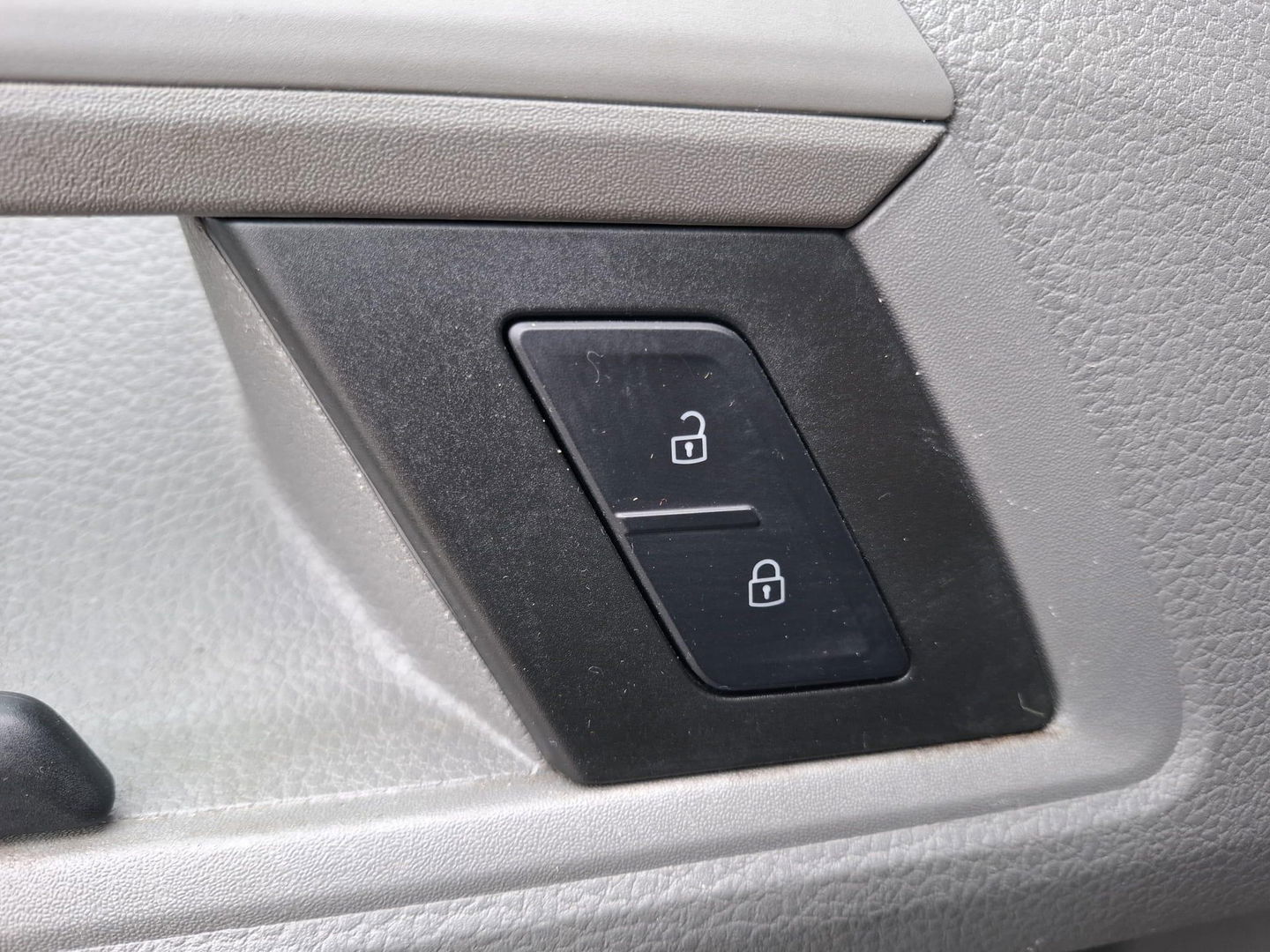 Volkswagen Crafter 35 2.0 TDI L3H3 Comfortline AIRCO / CRUISE CONTROLE / TREKHAAK / 3 ZITS / NAVI / CARPLAY