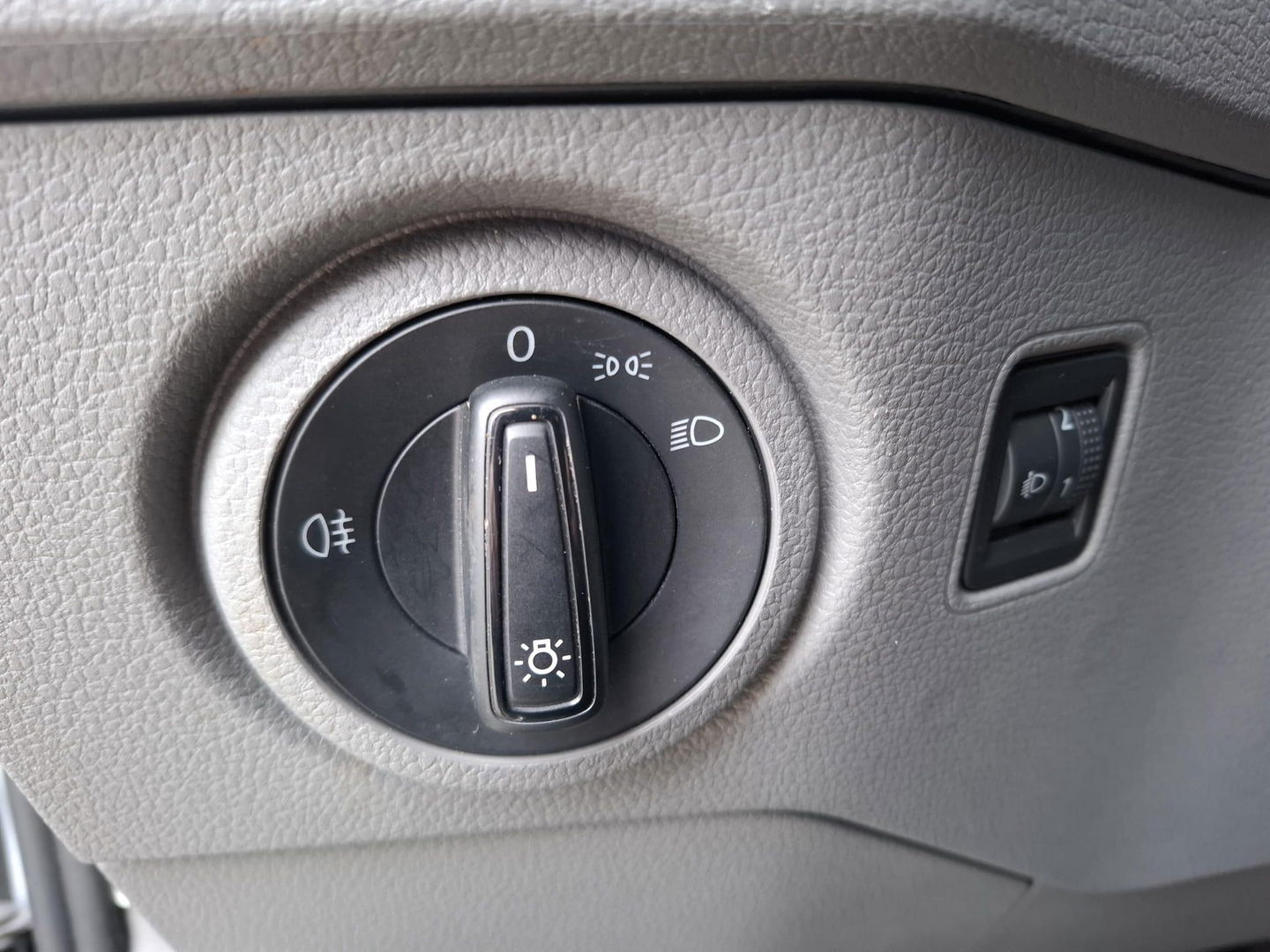 Volkswagen Crafter 35 2.0 TDI L3H3 Comfortline AIRCO / CRUISE CONTROLE / TREKHAAK / 3 ZITS / NAVI / CARPLAY