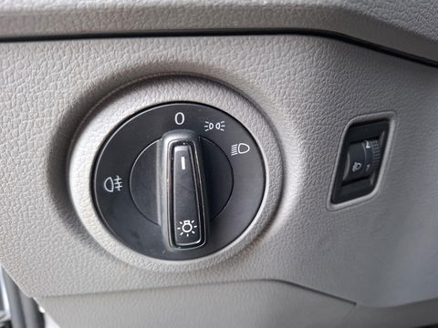 Volkswagen Crafter 35 2.0 TDI L3H3 Comfortline AIRCO / CRUISE CONTROLE / TREKHAAK / 3 ZITS / NAVI / CARPLAY