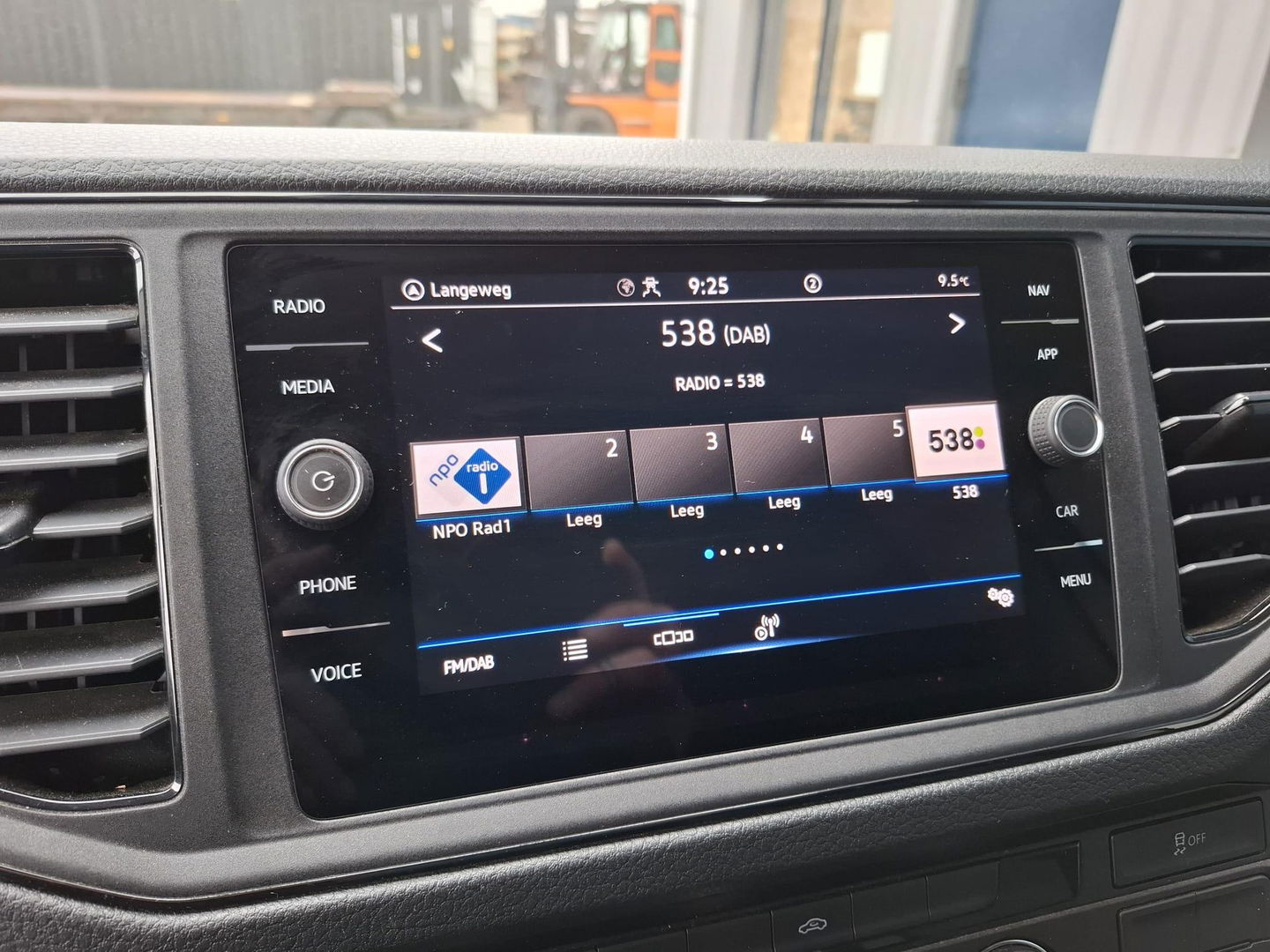 Volkswagen Crafter 35 2.0 TDI L3H3 Comfortline AIRCO / CRUISE CONTROLE / TREKHAAK / 3 ZITS / NAVI / CARPLAY